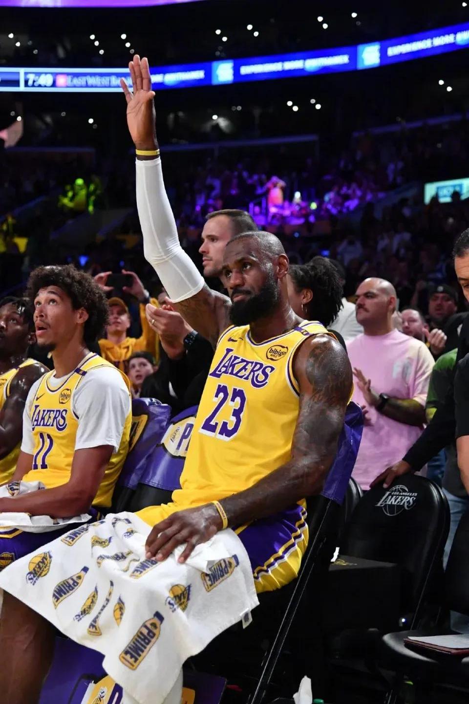 青岛队力克鹈鹕，杜兰特扛起全队