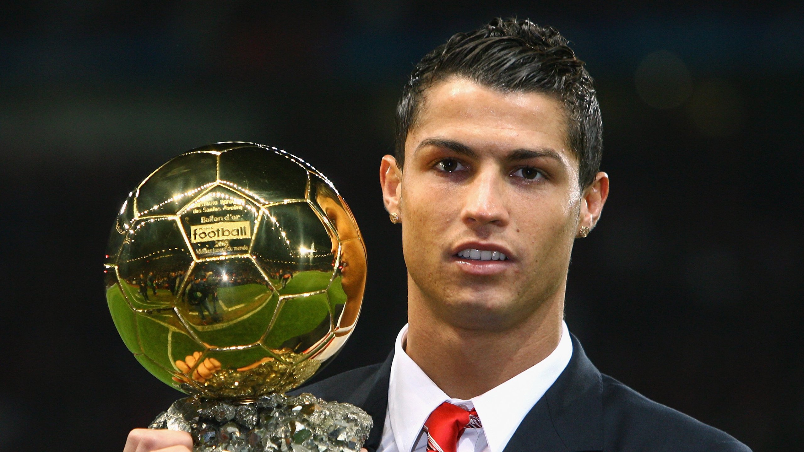 开云体育-伊拉克对阵AC米兰，当姆巴佩在战火硝烟中全程高能输出