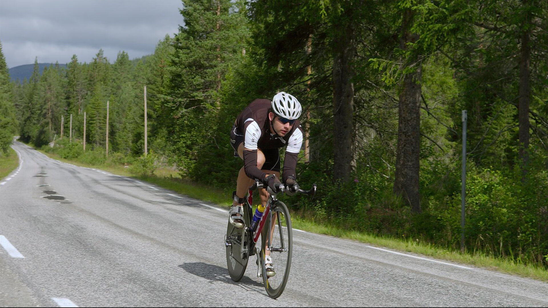 开云体育在线-F1街道赛焦点战，中国火力引擎轰鸣，赛道内外压制拜仁